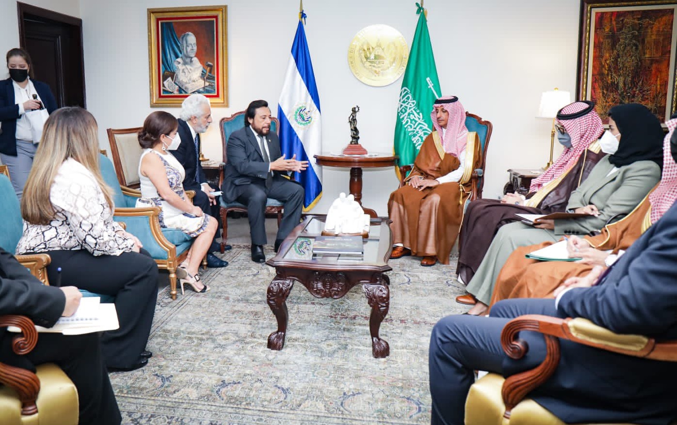 Vicepresidente Félix Ulloa recibe la visita del Presidente de Fondo de Inversión de Arabia Saudita vicepresidente-felix-ulloa-recibe-la-visita-del-presidente-de-fondo-de-inversion-de-arabia-saudita
